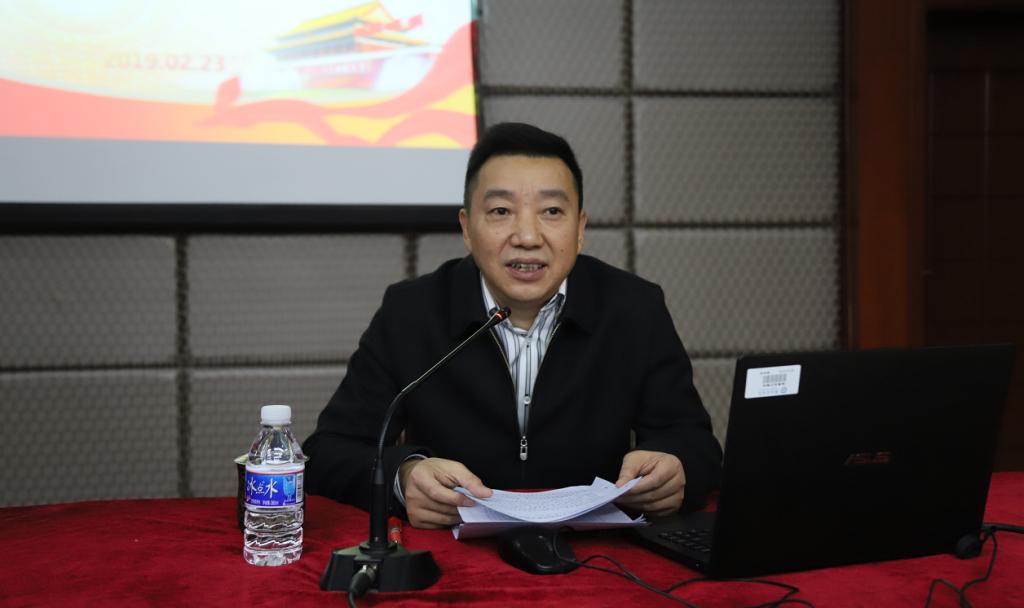 胥刚作《2019年long8唯一官方网站党建工作“怎么看”“怎么办”“怎么干”》的专题报告