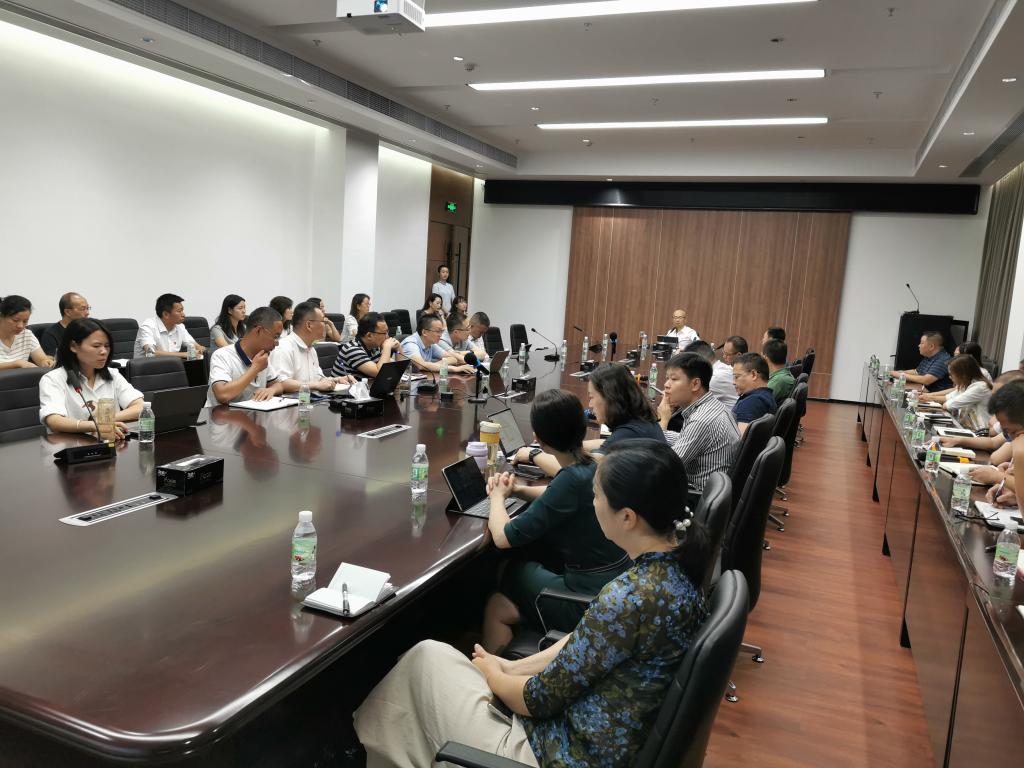 团队负责人为市国投集团进行讲座